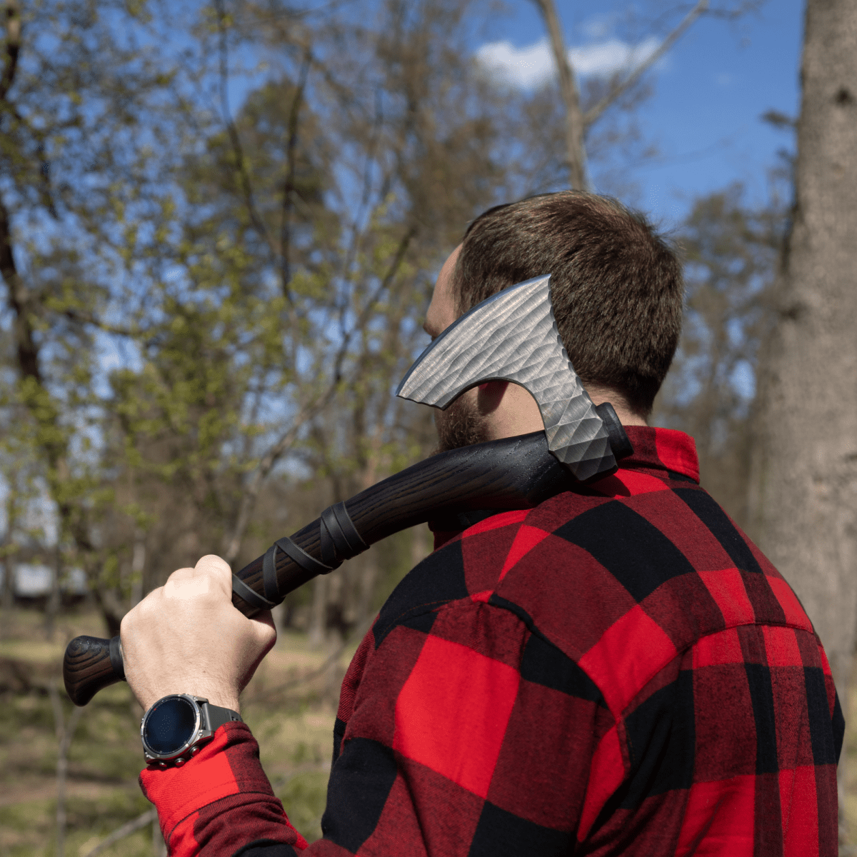 Hand forged axe “Sterk Vorley” with leather cover